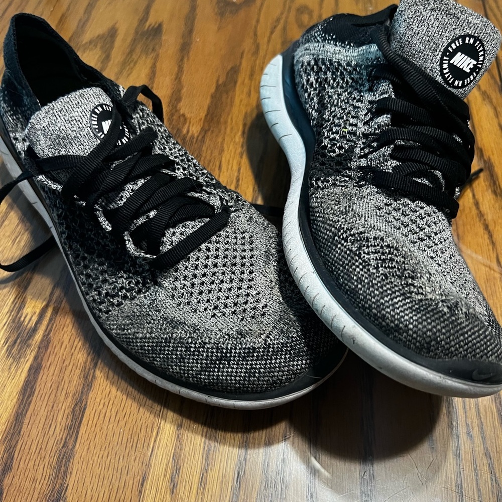Nike Grey and White Knit Running Shoes Size 7